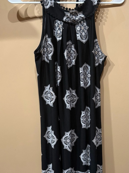 three pink hearts Dresses & Skirts - Black Sleeveless Medallion-Print Dress